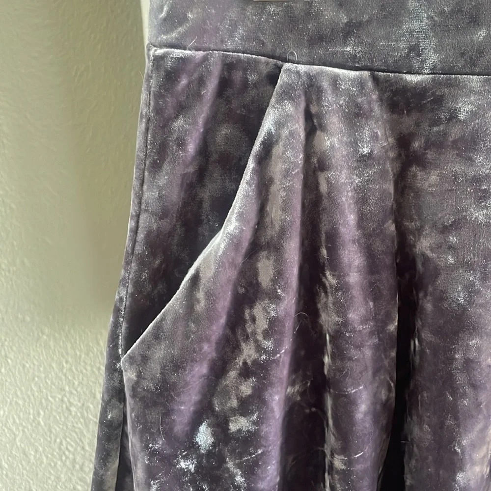 Topshop metallic grey velvet skirt size 6
